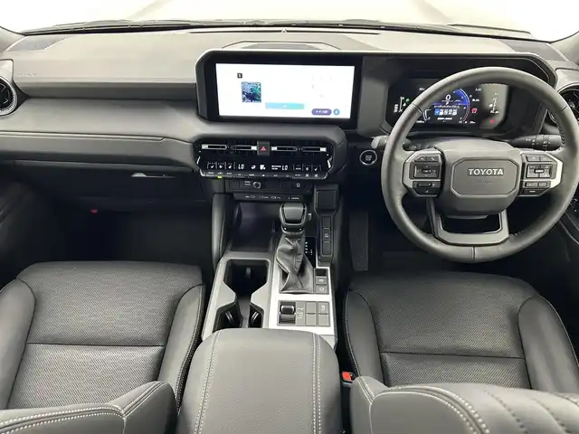 トヨタ ランドクルーザー ２５０ VX 熊本県 2024(令6)年 0.2万km ブラック ワンオーナー　/サンルーフ　/純正１２．３インチディスプレイオーディオ　/全周囲カメラ　/ビルトインＥＴＣ２．０　/トヨタセーフティーセンス/・リアクロストラフィックアラート/・後方車両接近通報装置/・ロードサインアシスト/・レーダークルーズコントロール/・リアカメラディテクション/横滑り防止/アイドリングストップ/パワーバックドア/デジタルインナーミラー/オートブレーキホールド/前席シートヒーター　/前席エアーシート　/運転席パワーシート　/前後クリアランスソナー　/純正１８インチAW/オートライト/オートマチックハイビーム/LEDヘッドライト/フォグライト/スマートキー/プッシュスタート/スペアキー1本/保証書