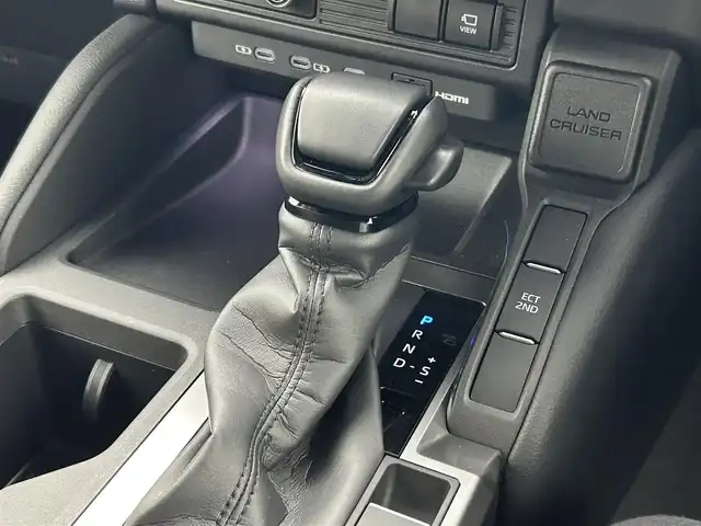 トヨタ ランドクルーザー ２５０ VX 熊本県 2024(令6)年 0.2万km ブラック ワンオーナー　/サンルーフ　/純正１２．３インチディスプレイオーディオ　/全周囲カメラ　/ビルトインＥＴＣ２．０　/トヨタセーフティーセンス/・リアクロストラフィックアラート/・後方車両接近通報装置/・ロードサインアシスト/・レーダークルーズコントロール/・リアカメラディテクション/横滑り防止/アイドリングストップ/パワーバックドア/デジタルインナーミラー/オートブレーキホールド/前席シートヒーター　/前席エアーシート　/運転席パワーシート　/前後クリアランスソナー　/純正１８インチAW/オートライト/オートマチックハイビーム/LEDヘッドライト/フォグライト/スマートキー/プッシュスタート/スペアキー1本/保証書