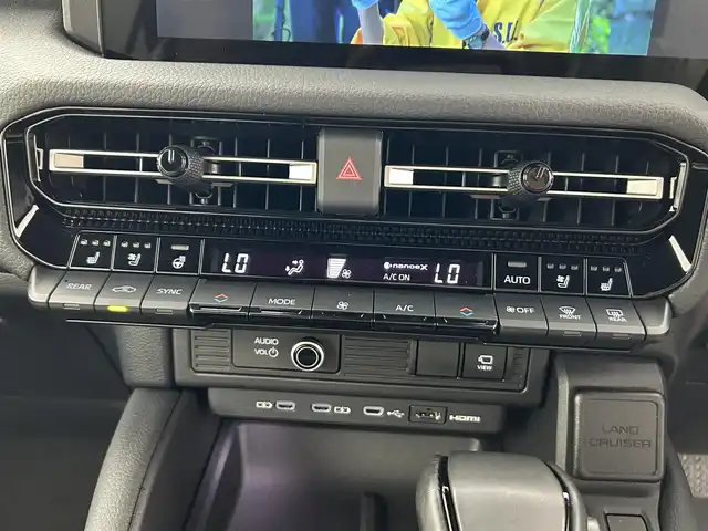 トヨタ ランドクルーザー ２５０ VX 熊本県 2024(令6)年 0.2万km ブラック ワンオーナー　/サンルーフ　/純正１２．３インチディスプレイオーディオ　/全周囲カメラ　/ビルトインＥＴＣ２．０　/トヨタセーフティーセンス/・リアクロストラフィックアラート/・後方車両接近通報装置/・ロードサインアシスト/・レーダークルーズコントロール/・リアカメラディテクション/横滑り防止/アイドリングストップ/パワーバックドア/デジタルインナーミラー/オートブレーキホールド/前席シートヒーター　/前席エアーシート　/運転席パワーシート　/前後クリアランスソナー　/純正１８インチAW/オートライト/オートマチックハイビーム/LEDヘッドライト/フォグライト/スマートキー/プッシュスタート/スペアキー1本/保証書