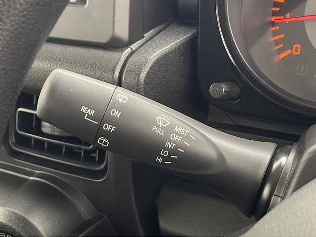 スズキ ジムニー XG 秋田県 2021(令3)年 1.1万km ジャングルグリーン ４WD/ワンオーナー/純正オーディオDPX-U740BTH　CD　BT/衝突被害軽減システム/レーンキープアシスト/ヒルディーセントコントロール/純正16インチアルミ装着/純正フロアマット/背面タイヤ/リモコンキー　スペアキー1本/ダブルサイドエアバッグ/カーテンエアバッグ/ヘッドライトレベライザー/ドアバイザー/盗難防止装置/保証書/取り扱い説明書
