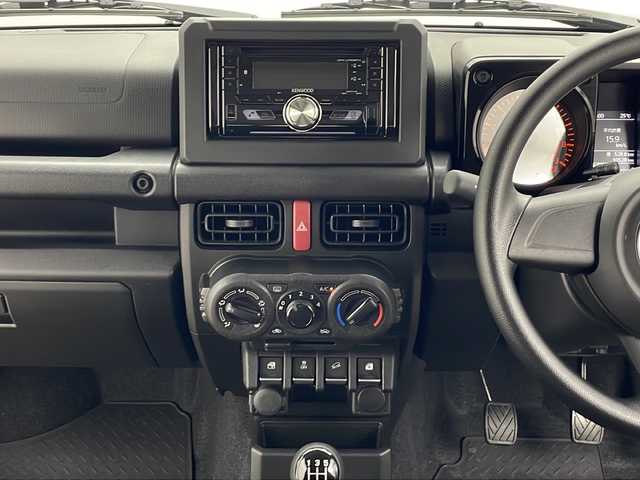 スズキ ジムニー XG 秋田県 2021(令3)年 1.1万km ジャングルグリーン ４WD/ワンオーナー/純正オーディオDPX-U740BTH　CD　BT/衝突被害軽減システム/レーンキープアシスト/ヒルディーセントコントロール/純正16インチアルミ装着/純正フロアマット/背面タイヤ/リモコンキー　スペアキー1本/ダブルサイドエアバッグ/カーテンエアバッグ/ヘッドライトレベライザー/ドアバイザー/盗難防止装置/保証書/取り扱い説明書
