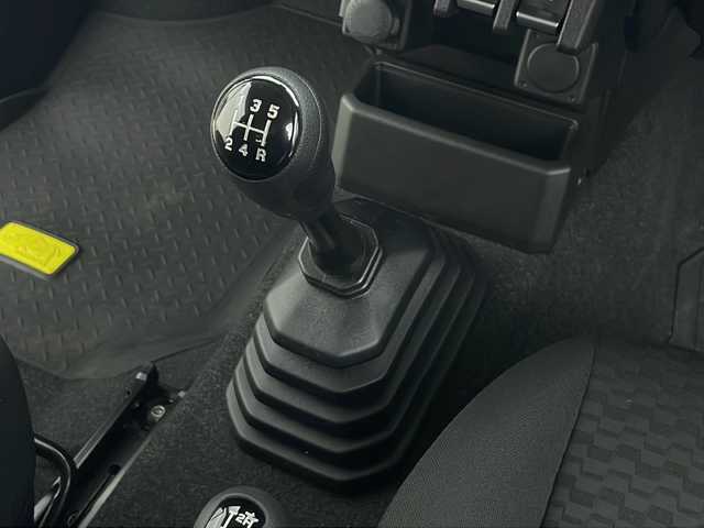 スズキ ジムニー XG 秋田県 2021(令3)年 1.1万km ジャングルグリーン ４WD/ワンオーナー/純正オーディオDPX-U740BTH　CD　BT/衝突被害軽減システム/レーンキープアシスト/ヒルディーセントコントロール/純正16インチアルミ装着/純正フロアマット/背面タイヤ/リモコンキー　スペアキー1本/ダブルサイドエアバッグ/カーテンエアバッグ/ヘッドライトレベライザー/ドアバイザー/盗難防止装置/保証書/取り扱い説明書