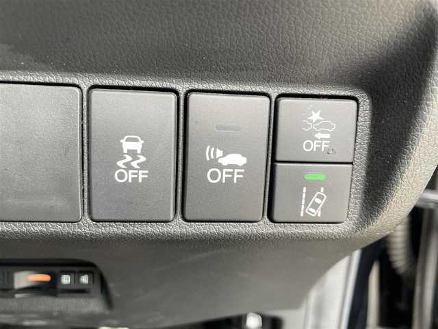 ホンダ シャトル ハイブリッド X ホンダセンシング 大分県 2018(平30)年 7.9万km クリスタルブラックパール レーダークルーズコントロール/ステアリングスイッチ/パドルシフト/ETC/オートライト/LEDヘッドライト/衝突軽減ブレーキ/レーンキープアシスト/シートヒーター/ハーフレザーシート/フォグランプ/電動格納ミラー/純正アルミホイール/サイドバイザー/フロアマット