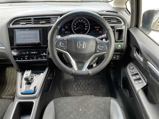 ホンダ シャトル ハイブリッド X ホンダセンシング 大分県 2018(平30)年 7.9万km クリスタルブラックパール レーダークルーズコントロール/ステアリングスイッチ/パドルシフト/ETC/オートライト/LEDヘッドライト/衝突軽減ブレーキ/レーンキープアシスト/シートヒーター/ハーフレザーシート/フォグランプ/電動格納ミラー/純正アルミホイール/サイドバイザー/フロアマット