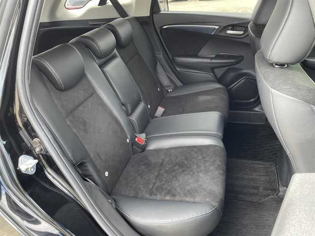 ホンダ シャトル ハイブリッド X ホンダセンシング 大分県 2018(平30)年 7.9万km クリスタルブラックパール レーダークルーズコントロール/ステアリングスイッチ/パドルシフト/ETC/オートライト/LEDヘッドライト/衝突軽減ブレーキ/レーンキープアシスト/シートヒーター/ハーフレザーシート/フォグランプ/電動格納ミラー/純正アルミホイール/サイドバイザー/フロアマット