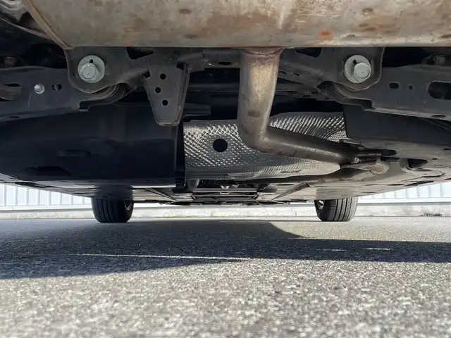 トヨタ プリウス Sセーフティプラス 滋賀県 2018(平30)年 2.1万km スティールブロンドM 純正ナビ/(Bluetooth/TV/CD)/トヨタセーフティーセンス/・プリクラッシュセーフティ/・レーンキープアシスト/・レーダークルーズコントロール/・Autoハイビーム/LEDオートライト/フォグ/バックカメラ/ドライブレコーダー/ビルトインETC/純正フロアマット/電動格納ミラー/クリアランスソナー/ドアバイザー