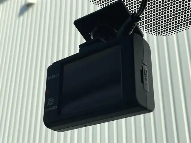 トヨタ プリウス Sセーフティプラス 滋賀県 2018(平30)年 2.1万km スティールブロンドM 純正ナビ/(Bluetooth/TV/CD)/トヨタセーフティーセンス/・プリクラッシュセーフティ/・レーンキープアシスト/・レーダークルーズコントロール/・Autoハイビーム/LEDオートライト/フォグ/バックカメラ/ドライブレコーダー/ビルトインETC/純正フロアマット/電動格納ミラー/クリアランスソナー/ドアバイザー