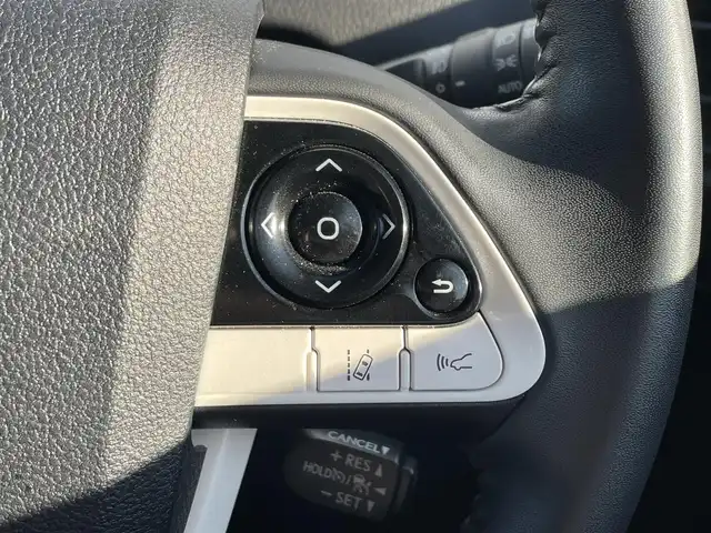 トヨタ プリウス Sセーフティプラス 滋賀県 2018(平30)年 2.1万km スティールブロンドM 純正ナビ/(Bluetooth/TV/CD)/トヨタセーフティーセンス/・プリクラッシュセーフティ/・レーンキープアシスト/・レーダークルーズコントロール/・Autoハイビーム/LEDオートライト/フォグ/バックカメラ/ドライブレコーダー/ビルトインETC/純正フロアマット/電動格納ミラー/クリアランスソナー/ドアバイザー