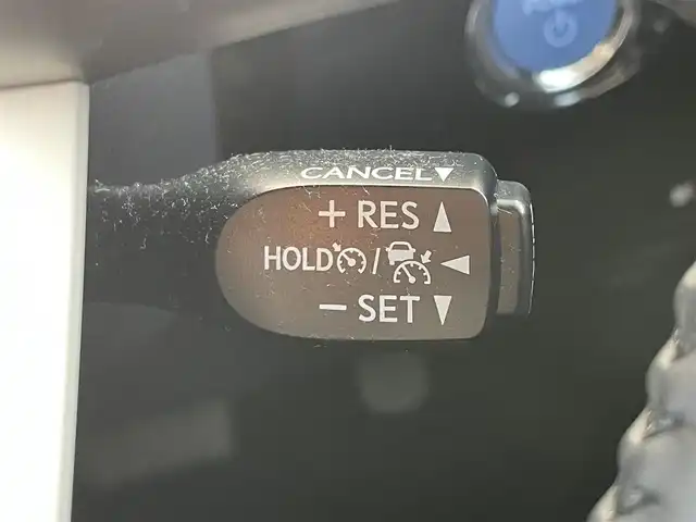 トヨタ プリウス Sセーフティプラス 滋賀県 2018(平30)年 2.1万km スティールブロンドM 純正ナビ/(Bluetooth/TV/CD)/トヨタセーフティーセンス/・プリクラッシュセーフティ/・レーンキープアシスト/・レーダークルーズコントロール/・Autoハイビーム/LEDオートライト/フォグ/バックカメラ/ドライブレコーダー/ビルトインETC/純正フロアマット/電動格納ミラー/クリアランスソナー/ドアバイザー