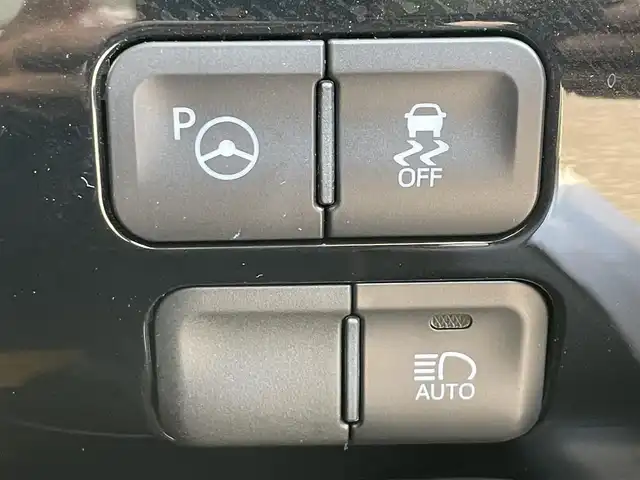 トヨタ プリウス Sセーフティプラス 滋賀県 2018(平30)年 2.1万km スティールブロンドM 純正ナビ/(Bluetooth/TV/CD)/トヨタセーフティーセンス/・プリクラッシュセーフティ/・レーンキープアシスト/・レーダークルーズコントロール/・Autoハイビーム/LEDオートライト/フォグ/バックカメラ/ドライブレコーダー/ビルトインETC/純正フロアマット/電動格納ミラー/クリアランスソナー/ドアバイザー