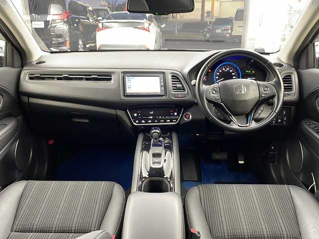 ホンダ ヴェゼル ハイブリッド Z ホンダセンシング 兵庫県 2018(平30)年 6.7万km クリスタルブラックパール ・ワンオーナー車/・純正ナビ/Bluetooth/CD/DVD/SD/USB/TV/・バックカメラ/・ホンダセンシング/・衝突軽減ブレーキ/・誤発進抑制機能/・歩行者事故低減ステアリング/・路外逸脱抑制機能/・アダプティブクルーズコントロール/・車線維持支援システム/・先行車発進お知らせ機能/・標識認識機能/・車両接近通報装置/・ステアリングスイッチ/・パドルシフト/・社外フロアマット/・ハーフレザーシート/・前席シートヒーター/・電子パーキングブレーキ/・オートホールドブレーキ/・純正17インチアルミホイールタイヤ/・LEDヘッドライト/・フォグランプ/・ビルトインETC/・スマートキー/・スペアキー/・取扱説明書/・保証書/・コンフォートビューパッケージ