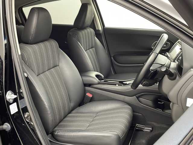 ホンダ ヴェゼル ハイブリッド Z ホンダセンシング 兵庫県 2018(平30)年 6.7万km クリスタルブラックパール ・ワンオーナー車/・純正ナビ/Bluetooth/CD/DVD/SD/USB/TV/・バックカメラ/・ホンダセンシング/・衝突軽減ブレーキ/・誤発進抑制機能/・歩行者事故低減ステアリング/・路外逸脱抑制機能/・アダプティブクルーズコントロール/・車線維持支援システム/・先行車発進お知らせ機能/・標識認識機能/・車両接近通報装置/・ステアリングスイッチ/・パドルシフト/・社外フロアマット/・ハーフレザーシート/・前席シートヒーター/・電子パーキングブレーキ/・オートホールドブレーキ/・純正17インチアルミホイールタイヤ/・LEDヘッドライト/・フォグランプ/・ビルトインETC/・スマートキー/・スペアキー/・取扱説明書/・保証書/・コンフォートビューパッケージ