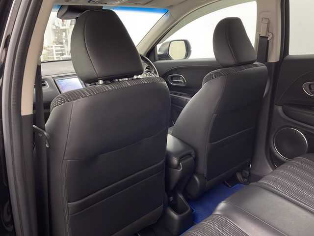 ホンダ ヴェゼル ハイブリッド Z ホンダセンシング 兵庫県 2018(平30)年 6.7万km クリスタルブラックパール ・ワンオーナー車/・純正ナビ/Bluetooth/CD/DVD/SD/USB/TV/・バックカメラ/・ホンダセンシング/・衝突軽減ブレーキ/・誤発進抑制機能/・歩行者事故低減ステアリング/・路外逸脱抑制機能/・アダプティブクルーズコントロール/・車線維持支援システム/・先行車発進お知らせ機能/・標識認識機能/・車両接近通報装置/・ステアリングスイッチ/・パドルシフト/・社外フロアマット/・ハーフレザーシート/・前席シートヒーター/・電子パーキングブレーキ/・オートホールドブレーキ/・純正17インチアルミホイールタイヤ/・LEDヘッドライト/・フォグランプ/・ビルトインETC/・スマートキー/・スペアキー/・取扱説明書/・保証書/・コンフォートビューパッケージ