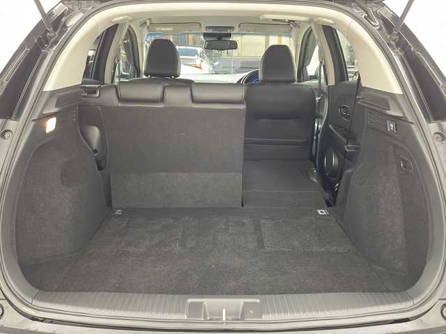 ホンダ ヴェゼル ハイブリッド Z ホンダセンシング 兵庫県 2018(平30)年 6.7万km クリスタルブラックパール ・ワンオーナー車/・純正ナビ/Bluetooth/CD/DVD/SD/USB/TV/・バックカメラ/・ホンダセンシング/・衝突軽減ブレーキ/・誤発進抑制機能/・歩行者事故低減ステアリング/・路外逸脱抑制機能/・アダプティブクルーズコントロール/・車線維持支援システム/・先行車発進お知らせ機能/・標識認識機能/・車両接近通報装置/・ステアリングスイッチ/・パドルシフト/・社外フロアマット/・ハーフレザーシート/・前席シートヒーター/・電子パーキングブレーキ/・オートホールドブレーキ/・純正17インチアルミホイールタイヤ/・LEDヘッドライト/・フォグランプ/・ビルトインETC/・スマートキー/・スペアキー/・取扱説明書/・保証書/・コンフォートビューパッケージ