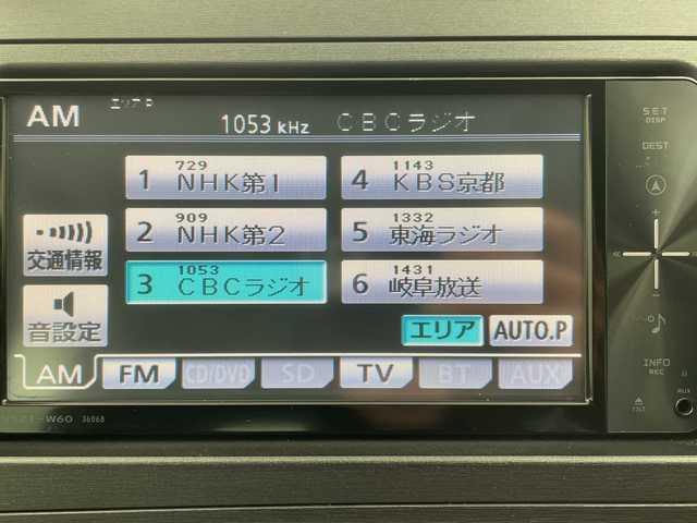 トヨタ プリウス S ツーリングセレクション 岐阜県 2010(平22)年 6万km ホワイトパールクリスタルシャイン 純正SDナビ（NSZT-W60）/フルセグ/BT/CD/DVD/バックカメラ/ビルトインETC/プッシュスタート/スマートキー/ステアリングスイッチ/LEDヘッドライト/フォグランプ/純正フロアマット/純正ドアバイザー