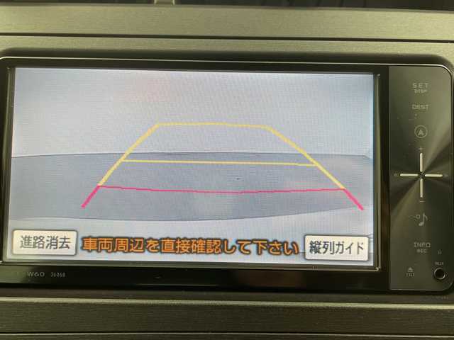 トヨタ プリウス S ツーリングセレクション 岐阜県 2010(平22)年 6万km ホワイトパールクリスタルシャイン 純正SDナビ（NSZT-W60）/フルセグ/BT/CD/DVD/バックカメラ/ビルトインETC/プッシュスタート/スマートキー/ステアリングスイッチ/LEDヘッドライト/フォグランプ/純正フロアマット/純正ドアバイザー