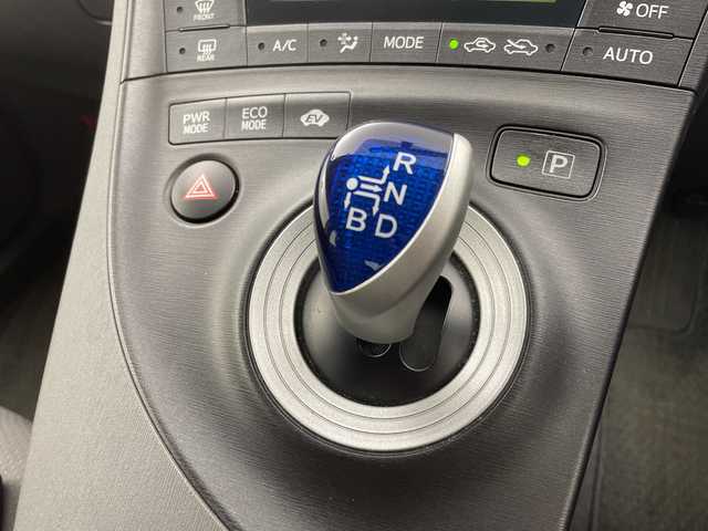 トヨタ プリウス S ツーリングセレクション 岐阜県 2010(平22)年 6万km ホワイトパールクリスタルシャイン 純正SDナビ（NSZT-W60）/フルセグ/BT/CD/DVD/バックカメラ/ビルトインETC/プッシュスタート/スマートキー/ステアリングスイッチ/LEDヘッドライト/フォグランプ/純正フロアマット/純正ドアバイザー