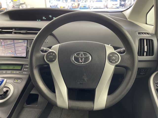 トヨタ プリウス S ツーリングセレクション 岐阜県 2010(平22)年 6万km ホワイトパールクリスタルシャイン 純正SDナビ（NSZT-W60）/フルセグ/BT/CD/DVD/バックカメラ/ビルトインETC/プッシュスタート/スマートキー/ステアリングスイッチ/LEDヘッドライト/フォグランプ/純正フロアマット/純正ドアバイザー