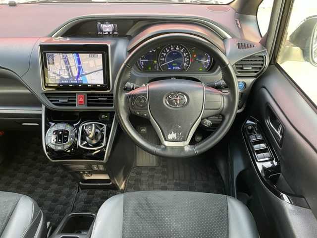 トヨタ ヴォクシー ハイブリッド ZS 煌Ⅲ 神奈川県 2021(令3)年 5.5万km ブラック ワンオーナー				/純正9インチSDナビ【NSZT-Y68T】			/・DTV/SD/CD/DVD/REC/BT				/純正フリップダウンモニター/バックカメラ/クリアランスソナー/ハーフレザーシート/前席シートヒーター/ビルトインETC2.0/ToyotaSafetySense/・プリクラッシュセーフティー/・レーンディパーチャーアラート				/・オートマチックハイビーム/・先行車発進告知機能/両側パワースライドドア/クルーズコントロール/ドライブレコーダー/社外15インチAW/サマータイヤ付純正17インチAW車載		/オートライト/純正LEDヘッドライト				/フォグランプ			/プッシュEgスタート/ストップ			/スマートキー×2	/ドアバイザー/純正フロアマット/取扱説明書/ナビ取扱説明書				/新車時保証書