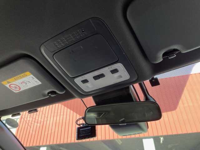 トヨタ ヴォクシー ハイブリッド ZS 煌Ⅲ 神奈川県 2021(令3)年 5.5万km ブラック ワンオーナー				/純正9インチSDナビ【NSZT-Y68T】			/・DTV/SD/CD/DVD/REC/BT				/純正フリップダウンモニター/バックカメラ/クリアランスソナー/ハーフレザーシート/前席シートヒーター/ビルトインETC2.0/ToyotaSafetySense/・プリクラッシュセーフティー/・レーンディパーチャーアラート				/・オートマチックハイビーム/・先行車発進告知機能/両側パワースライドドア/クルーズコントロール/ドライブレコーダー/社外15インチAW/サマータイヤ付純正17インチAW車載		/オートライト/純正LEDヘッドライト				/フォグランプ			/プッシュEgスタート/ストップ			/スマートキー×2	/ドアバイザー/純正フロアマット/取扱説明書/ナビ取扱説明書				/新車時保証書