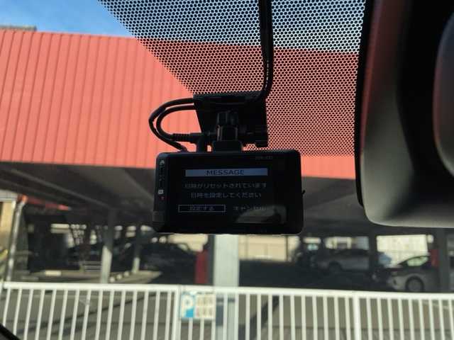 トヨタ ヴォクシー ハイブリッド ZS 煌Ⅲ 神奈川県 2021(令3)年 5.5万km ブラック ワンオーナー				/純正9インチSDナビ【NSZT-Y68T】			/・DTV/SD/CD/DVD/REC/BT				/純正フリップダウンモニター/バックカメラ/クリアランスソナー/ハーフレザーシート/前席シートヒーター/ビルトインETC2.0/ToyotaSafetySense/・プリクラッシュセーフティー/・レーンディパーチャーアラート				/・オートマチックハイビーム/・先行車発進告知機能/両側パワースライドドア/クルーズコントロール/ドライブレコーダー/社外15インチAW/サマータイヤ付純正17インチAW車載		/オートライト/純正LEDヘッドライト				/フォグランプ			/プッシュEgスタート/ストップ			/スマートキー×2	/ドアバイザー/純正フロアマット/取扱説明書/ナビ取扱説明書				/新車時保証書