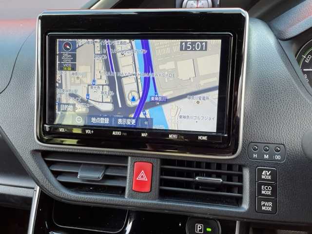 トヨタ ヴォクシー ハイブリッド ZS 煌Ⅲ 神奈川県 2021(令3)年 5.5万km ブラック ワンオーナー				/純正9インチSDナビ【NSZT-Y68T】			/・DTV/SD/CD/DVD/REC/BT				/純正フリップダウンモニター/バックカメラ/クリアランスソナー/ハーフレザーシート/前席シートヒーター/ビルトインETC2.0/ToyotaSafetySense/・プリクラッシュセーフティー/・レーンディパーチャーアラート				/・オートマチックハイビーム/・先行車発進告知機能/両側パワースライドドア/クルーズコントロール/ドライブレコーダー/社外15インチAW/サマータイヤ付純正17インチAW車載		/オートライト/純正LEDヘッドライト				/フォグランプ			/プッシュEgスタート/ストップ			/スマートキー×2	/ドアバイザー/純正フロアマット/取扱説明書/ナビ取扱説明書				/新車時保証書