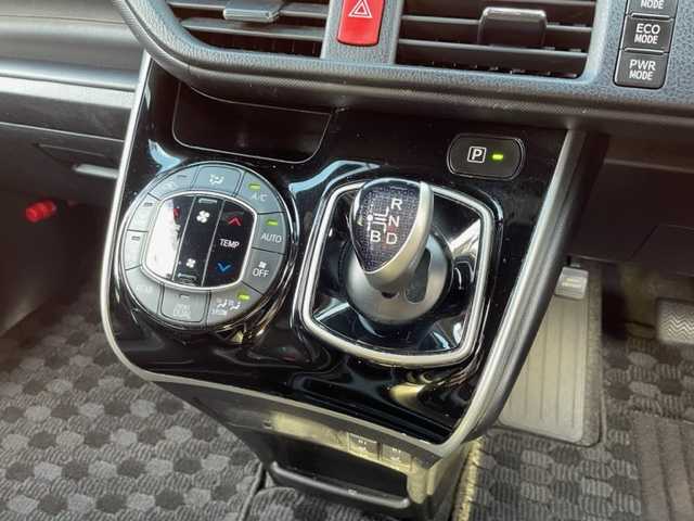 トヨタ ヴォクシー ハイブリッド ZS 煌Ⅲ 神奈川県 2021(令3)年 5.5万km ブラック ワンオーナー				/純正9インチSDナビ【NSZT-Y68T】			/・DTV/SD/CD/DVD/REC/BT				/純正フリップダウンモニター/バックカメラ/クリアランスソナー/ハーフレザーシート/前席シートヒーター/ビルトインETC2.0/ToyotaSafetySense/・プリクラッシュセーフティー/・レーンディパーチャーアラート				/・オートマチックハイビーム/・先行車発進告知機能/両側パワースライドドア/クルーズコントロール/ドライブレコーダー/社外15インチAW/サマータイヤ付純正17インチAW車載		/オートライト/純正LEDヘッドライト				/フォグランプ			/プッシュEgスタート/ストップ			/スマートキー×2	/ドアバイザー/純正フロアマット/取扱説明書/ナビ取扱説明書				/新車時保証書