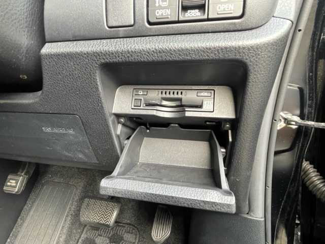 トヨタ ヴォクシー ハイブリッド ZS 煌Ⅲ 神奈川県 2021(令3)年 5.5万km ブラック ワンオーナー				/純正9インチSDナビ【NSZT-Y68T】			/・DTV/SD/CD/DVD/REC/BT				/純正フリップダウンモニター/バックカメラ/クリアランスソナー/ハーフレザーシート/前席シートヒーター/ビルトインETC2.0/ToyotaSafetySense/・プリクラッシュセーフティー/・レーンディパーチャーアラート				/・オートマチックハイビーム/・先行車発進告知機能/両側パワースライドドア/クルーズコントロール/ドライブレコーダー/社外15インチAW/サマータイヤ付純正17インチAW車載		/オートライト/純正LEDヘッドライト				/フォグランプ			/プッシュEgスタート/ストップ			/スマートキー×2	/ドアバイザー/純正フロアマット/取扱説明書/ナビ取扱説明書				/新車時保証書