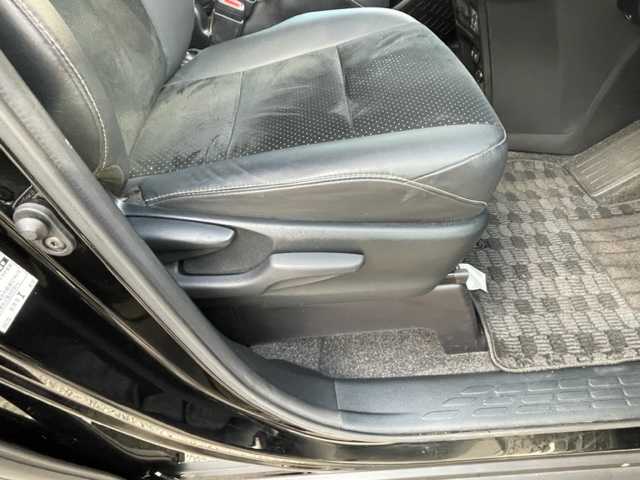 トヨタ ヴォクシー ハイブリッド ZS 煌Ⅲ 神奈川県 2021(令3)年 5.5万km ブラック ワンオーナー				/純正9インチSDナビ【NSZT-Y68T】			/・DTV/SD/CD/DVD/REC/BT				/純正フリップダウンモニター/バックカメラ/クリアランスソナー/ハーフレザーシート/前席シートヒーター/ビルトインETC2.0/ToyotaSafetySense/・プリクラッシュセーフティー/・レーンディパーチャーアラート				/・オートマチックハイビーム/・先行車発進告知機能/両側パワースライドドア/クルーズコントロール/ドライブレコーダー/社外15インチAW/サマータイヤ付純正17インチAW車載		/オートライト/純正LEDヘッドライト				/フォグランプ			/プッシュEgスタート/ストップ			/スマートキー×2	/ドアバイザー/純正フロアマット/取扱説明書/ナビ取扱説明書				/新車時保証書