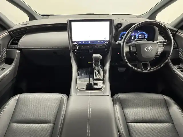 トヨタ アルファード Z 三重県 2024(令6)年 2.3万km プラチナホワイトパールマイカ ガソリン/FF/MTモード付フロアCVT/純正 14インチ ディスプレイオーディオPlus ＋ ナビ/（FM/AM/TV/Bluetooth/USB/iPod/Miracast/CarPlay/AndroidAuto）/パノラミックビューモニター（床下透過表示機能付）/両側パワースライドドア/ETC2.0/Toyota Safety Sense/●PCS、LTA、レーダークルコン、アダプティブハイビーム、RSA、プロアクティブドライビングアシスト、緊急操舵支援＋前後クロストラフィックアラート*/●パーキングサポートブレーキ/・BSM/LCA/安心降車アシスト/・アドバンスト・ドライブ/アドバンスト・パーク/など/装備/・左右独立ムーンルーフ*/・合皮シート（ブラック）/・シートヒーター＆ベンチレーション（D/N/2nd）/・ステアリングヒーター/・パワーシート（Dメモリー付8way/N4way/2ndリクライニング＆オットマン）/・パワーバックドア/・カラーヘッドアップディスプレイ/・100Vコンセント（100W）/・タッチトレーサーオペレーション/・3眼LEDヘッドランプ/・オートワイパー/・おくだけ充電/・19inAW/・取/・スマートキーx1/など/*…メーカーOP