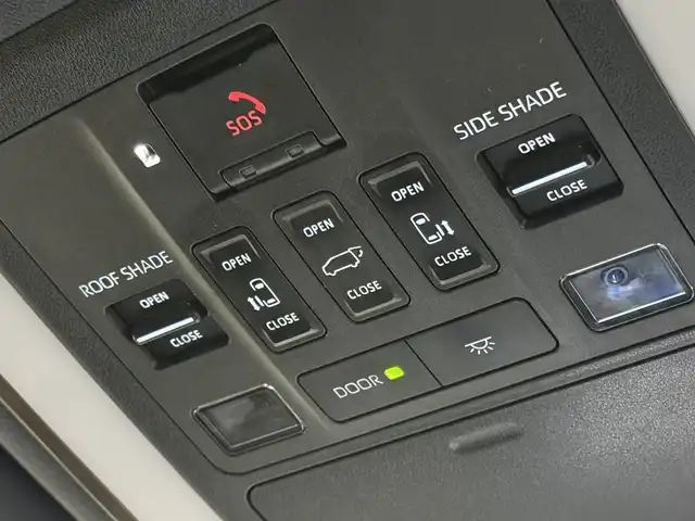 トヨタ アルファード Z 三重県 2024(令6)年 2.3万km プラチナホワイトパールマイカ ガソリン/FF/MTモード付フロアCVT/純正 14インチ ディスプレイオーディオPlus ＋ ナビ/（FM/AM/TV/Bluetooth/USB/iPod/Miracast/CarPlay/AndroidAuto）/パノラミックビューモニター（床下透過表示機能付）/両側パワースライドドア/ETC2.0/Toyota Safety Sense/●PCS、LTA、レーダークルコン、アダプティブハイビーム、RSA、プロアクティブドライビングアシスト、緊急操舵支援＋前後クロストラフィックアラート*/●パーキングサポートブレーキ/・BSM/LCA/安心降車アシスト/・アドバンスト・ドライブ/アドバンスト・パーク/など/装備/・左右独立ムーンルーフ*/・合皮シート（ブラック）/・シートヒーター＆ベンチレーション（D/N/2nd）/・ステアリングヒーター/・パワーシート（Dメモリー付8way/N4way/2ndリクライニング＆オットマン）/・パワーバックドア/・カラーヘッドアップディスプレイ/・100Vコンセント（100W）/・タッチトレーサーオペレーション/・3眼LEDヘッドランプ/・オートワイパー/・おくだけ充電/・19inAW/・取/・スマートキーx1/など/*…メーカーOP