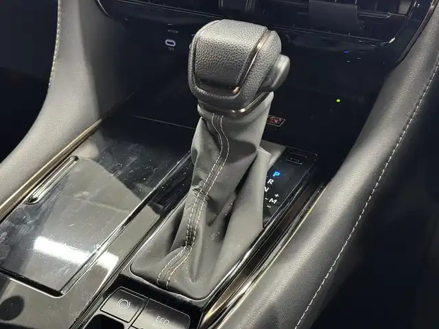 トヨタ アルファード Z 三重県 2024(令6)年 2.3万km プラチナホワイトパールマイカ ガソリン/FF/MTモード付フロアCVT/純正 14インチ ディスプレイオーディオPlus ＋ ナビ/（FM/AM/TV/Bluetooth/USB/iPod/Miracast/CarPlay/AndroidAuto）/パノラミックビューモニター（床下透過表示機能付）/両側パワースライドドア/ETC2.0/Toyota Safety Sense/●PCS、LTA、レーダークルコン、アダプティブハイビーム、RSA、プロアクティブドライビングアシスト、緊急操舵支援＋前後クロストラフィックアラート*/●パーキングサポートブレーキ/・BSM/LCA/安心降車アシスト/・アドバンスト・ドライブ/アドバンスト・パーク/など/装備/・左右独立ムーンルーフ*/・合皮シート（ブラック）/・シートヒーター＆ベンチレーション（D/N/2nd）/・ステアリングヒーター/・パワーシート（Dメモリー付8way/N4way/2ndリクライニング＆オットマン）/・パワーバックドア/・カラーヘッドアップディスプレイ/・100Vコンセント（100W）/・タッチトレーサーオペレーション/・3眼LEDヘッドランプ/・オートワイパー/・おくだけ充電/・19inAW/・取/・スマートキーx1/など/*…メーカーOP