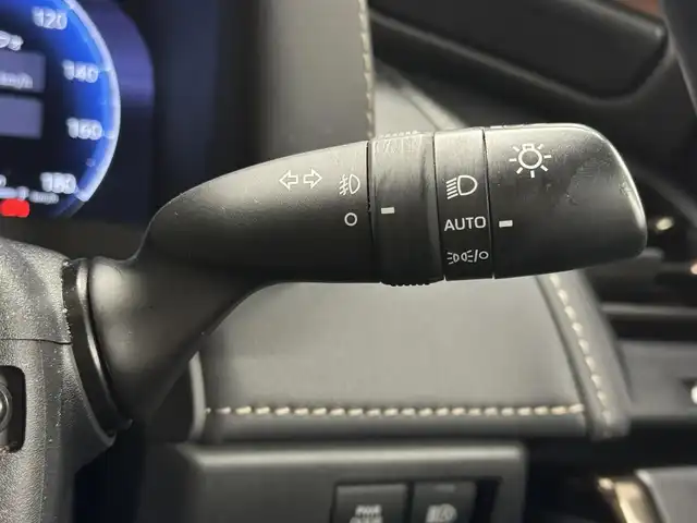 トヨタ アルファード Z 三重県 2024(令6)年 2.3万km プラチナホワイトパールマイカ ガソリン/FF/MTモード付フロアCVT/純正 14インチ ディスプレイオーディオPlus ＋ ナビ/（FM/AM/TV/Bluetooth/USB/iPod/Miracast/CarPlay/AndroidAuto）/パノラミックビューモニター（床下透過表示機能付）/両側パワースライドドア/ETC2.0/Toyota Safety Sense/●PCS、LTA、レーダークルコン、アダプティブハイビーム、RSA、プロアクティブドライビングアシスト、緊急操舵支援＋前後クロストラフィックアラート*/●パーキングサポートブレーキ/・BSM/LCA/安心降車アシスト/・アドバンスト・ドライブ/アドバンスト・パーク/など/装備/・左右独立ムーンルーフ*/・合皮シート（ブラック）/・シートヒーター＆ベンチレーション（D/N/2nd）/・ステアリングヒーター/・パワーシート（Dメモリー付8way/N4way/2ndリクライニング＆オットマン）/・パワーバックドア/・カラーヘッドアップディスプレイ/・100Vコンセント（100W）/・タッチトレーサーオペレーション/・3眼LEDヘッドランプ/・オートワイパー/・おくだけ充電/・19inAW/・取/・スマートキーx1/など/*…メーカーOP