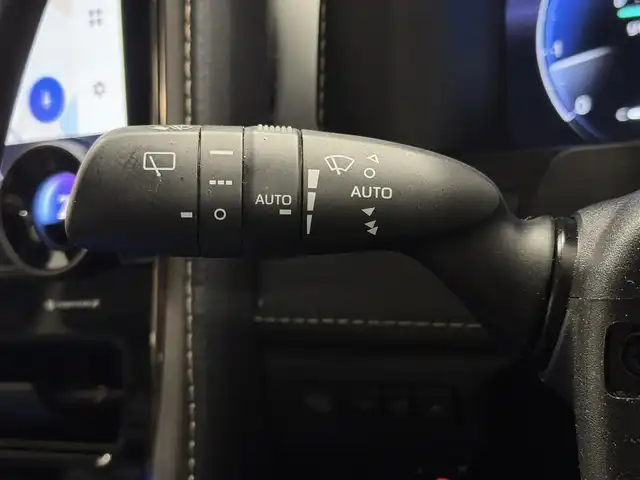 トヨタ アルファード Z 三重県 2024(令6)年 2.3万km プラチナホワイトパールマイカ ガソリン/FF/MTモード付フロアCVT/純正 14インチ ディスプレイオーディオPlus ＋ ナビ/（FM/AM/TV/Bluetooth/USB/iPod/Miracast/CarPlay/AndroidAuto）/パノラミックビューモニター（床下透過表示機能付）/両側パワースライドドア/ETC2.0/Toyota Safety Sense/●PCS、LTA、レーダークルコン、アダプティブハイビーム、RSA、プロアクティブドライビングアシスト、緊急操舵支援＋前後クロストラフィックアラート*/●パーキングサポートブレーキ/・BSM/LCA/安心降車アシスト/・アドバンスト・ドライブ/アドバンスト・パーク/など/装備/・左右独立ムーンルーフ*/・合皮シート（ブラック）/・シートヒーター＆ベンチレーション（D/N/2nd）/・ステアリングヒーター/・パワーシート（Dメモリー付8way/N4way/2ndリクライニング＆オットマン）/・パワーバックドア/・カラーヘッドアップディスプレイ/・100Vコンセント（100W）/・タッチトレーサーオペレーション/・3眼LEDヘッドランプ/・オートワイパー/・おくだけ充電/・19inAW/・取/・スマートキーx1/など/*…メーカーOP