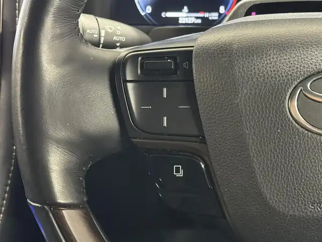 トヨタ アルファード Z 三重県 2024(令6)年 2.3万km プラチナホワイトパールマイカ ガソリン/FF/MTモード付フロアCVT/純正 14インチ ディスプレイオーディオPlus ＋ ナビ/（FM/AM/TV/Bluetooth/USB/iPod/Miracast/CarPlay/AndroidAuto）/パノラミックビューモニター（床下透過表示機能付）/両側パワースライドドア/ETC2.0/Toyota Safety Sense/●PCS、LTA、レーダークルコン、アダプティブハイビーム、RSA、プロアクティブドライビングアシスト、緊急操舵支援＋前後クロストラフィックアラート*/●パーキングサポートブレーキ/・BSM/LCA/安心降車アシスト/・アドバンスト・ドライブ/アドバンスト・パーク/など/装備/・左右独立ムーンルーフ*/・合皮シート（ブラック）/・シートヒーター＆ベンチレーション（D/N/2nd）/・ステアリングヒーター/・パワーシート（Dメモリー付8way/N4way/2ndリクライニング＆オットマン）/・パワーバックドア/・カラーヘッドアップディスプレイ/・100Vコンセント（100W）/・タッチトレーサーオペレーション/・3眼LEDヘッドランプ/・オートワイパー/・おくだけ充電/・19inAW/・取/・スマートキーx1/など/*…メーカーOP