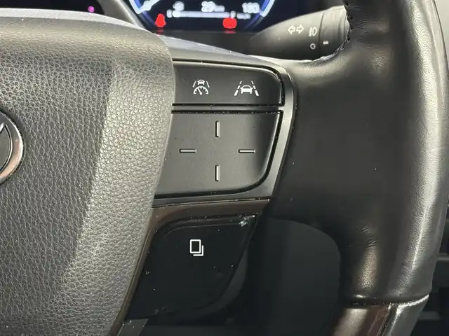 トヨタ アルファード Z 三重県 2024(令6)年 2.3万km プラチナホワイトパールマイカ ガソリン/FF/MTモード付フロアCVT/純正 14インチ ディスプレイオーディオPlus ＋ ナビ/（FM/AM/TV/Bluetooth/USB/iPod/Miracast/CarPlay/AndroidAuto）/パノラミックビューモニター（床下透過表示機能付）/両側パワースライドドア/ETC2.0/Toyota Safety Sense/●PCS、LTA、レーダークルコン、アダプティブハイビーム、RSA、プロアクティブドライビングアシスト、緊急操舵支援＋前後クロストラフィックアラート*/●パーキングサポートブレーキ/・BSM/LCA/安心降車アシスト/・アドバンスト・ドライブ/アドバンスト・パーク/など/装備/・左右独立ムーンルーフ*/・合皮シート（ブラック）/・シートヒーター＆ベンチレーション（D/N/2nd）/・ステアリングヒーター/・パワーシート（Dメモリー付8way/N4way/2ndリクライニング＆オットマン）/・パワーバックドア/・カラーヘッドアップディスプレイ/・100Vコンセント（100W）/・タッチトレーサーオペレーション/・3眼LEDヘッドランプ/・オートワイパー/・おくだけ充電/・19inAW/・取/・スマートキーx1/など/*…メーカーOP