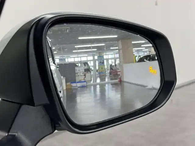 トヨタ アルファード Z 三重県 2024(令6)年 2.3万km プラチナホワイトパールマイカ ガソリン/FF/MTモード付フロアCVT/純正 14インチ ディスプレイオーディオPlus ＋ ナビ/（FM/AM/TV/Bluetooth/USB/iPod/Miracast/CarPlay/AndroidAuto）/パノラミックビューモニター（床下透過表示機能付）/両側パワースライドドア/ETC2.0/Toyota Safety Sense/●PCS、LTA、レーダークルコン、アダプティブハイビーム、RSA、プロアクティブドライビングアシスト、緊急操舵支援＋前後クロストラフィックアラート*/●パーキングサポートブレーキ/・BSM/LCA/安心降車アシスト/・アドバンスト・ドライブ/アドバンスト・パーク/など/装備/・左右独立ムーンルーフ*/・合皮シート（ブラック）/・シートヒーター＆ベンチレーション（D/N/2nd）/・ステアリングヒーター/・パワーシート（Dメモリー付8way/N4way/2ndリクライニング＆オットマン）/・パワーバックドア/・カラーヘッドアップディスプレイ/・100Vコンセント（100W）/・タッチトレーサーオペレーション/・3眼LEDヘッドランプ/・オートワイパー/・おくだけ充電/・19inAW/・取/・スマートキーx1/など/*…メーカーOP