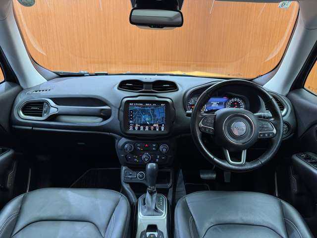 クライスラー・ジープ ジープ レネゲード リミテッド 千葉県 2020(令2)年 5.9万km 黒 パノラマＳＲ　/黒革シート　/ＡＣＣ　/ナビ　/ＴＶ　/Ｂカメラ　/ＣａｒＰｌａｙ　/Ｂｌｕｅｔｏｏｔｈ接続　/電動シート　/シートヒーター　/ステアリングＨ　/ＬＥＤヘッドライト　/衝突軽減ブレーキ　/ＢＳＭ　/ＬＫＡ/ＥＴＣ