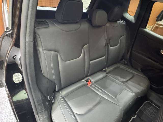 クライスラー・ジープ ジープ レネゲード リミテッド 千葉県 2020(令2)年 5.9万km 黒 パノラマＳＲ　/黒革シート　/ＡＣＣ　/ナビ　/ＴＶ　/Ｂカメラ　/ＣａｒＰｌａｙ　/Ｂｌｕｅｔｏｏｔｈ接続　/電動シート　/シートヒーター　/ステアリングＨ　/ＬＥＤヘッドライト　/衝突軽減ブレーキ　/ＢＳＭ　/ＬＫＡ/ＥＴＣ