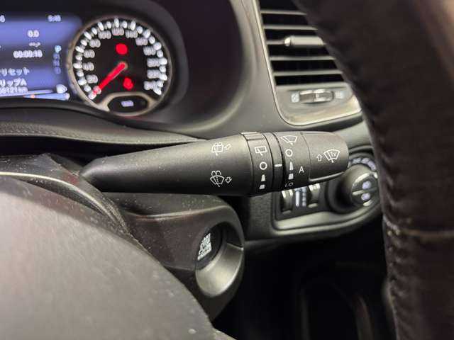 クライスラー・ジープ ジープ レネゲード リミテッド 千葉県 2020(令2)年 5.9万km 黒 パノラマＳＲ　/黒革シート　/ＡＣＣ　/ナビ　/ＴＶ　/Ｂカメラ　/ＣａｒＰｌａｙ　/Ｂｌｕｅｔｏｏｔｈ接続　/電動シート　/シートヒーター　/ステアリングＨ　/ＬＥＤヘッドライト　/衝突軽減ブレーキ　/ＢＳＭ　/ＬＫＡ/ＥＴＣ