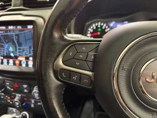 クライスラー・ジープ ジープ レネゲード リミテッド 千葉県 2020(令2)年 5.9万km 黒 パノラマＳＲ　/黒革シート　/ＡＣＣ　/ナビ　/ＴＶ　/Ｂカメラ　/ＣａｒＰｌａｙ　/Ｂｌｕｅｔｏｏｔｈ接続　/電動シート　/シートヒーター　/ステアリングＨ　/ＬＥＤヘッドライト　/衝突軽減ブレーキ　/ＢＳＭ　/ＬＫＡ/ＥＴＣ