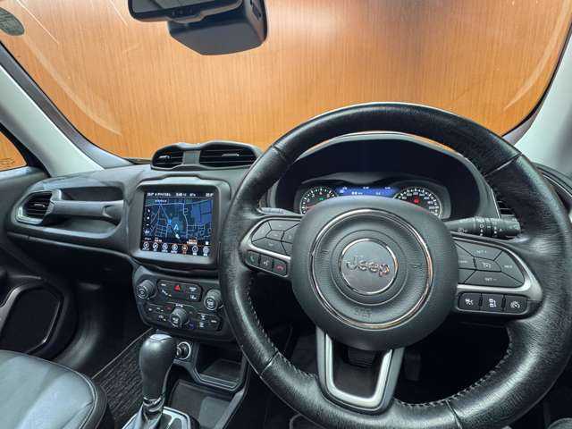 クライスラー・ジープ ジープ レネゲード リミテッド 千葉県 2020(令2)年 5.9万km 黒 パノラマＳＲ　/黒革シート　/ＡＣＣ　/ナビ　/ＴＶ　/Ｂカメラ　/ＣａｒＰｌａｙ　/Ｂｌｕｅｔｏｏｔｈ接続　/電動シート　/シートヒーター　/ステアリングＨ　/ＬＥＤヘッドライト　/衝突軽減ブレーキ　/ＢＳＭ　/ＬＫＡ/ＥＴＣ