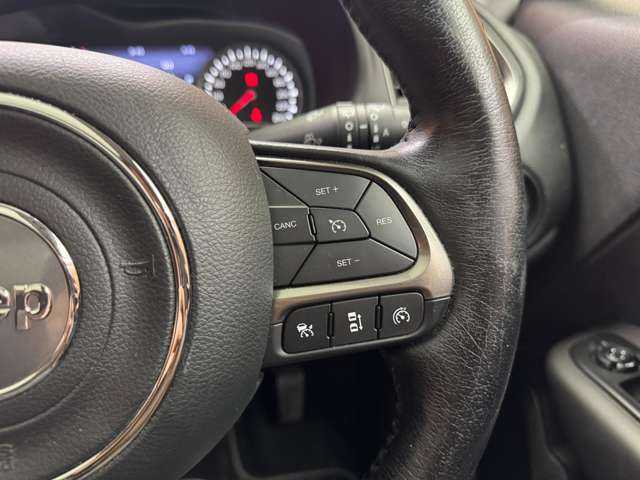 クライスラー・ジープ ジープ レネゲード リミテッド 千葉県 2020(令2)年 5.9万km 黒 パノラマＳＲ　/黒革シート　/ＡＣＣ　/ナビ　/ＴＶ　/Ｂカメラ　/ＣａｒＰｌａｙ　/Ｂｌｕｅｔｏｏｔｈ接続　/電動シート　/シートヒーター　/ステアリングＨ　/ＬＥＤヘッドライト　/衝突軽減ブレーキ　/ＢＳＭ　/ＬＫＡ/ＥＴＣ