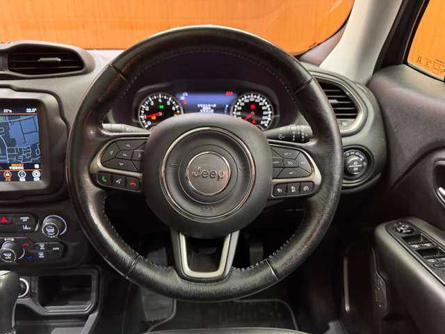 クライスラー・ジープ ジープ レネゲード リミテッド 千葉県 2020(令2)年 5.9万km 黒 パノラマＳＲ　/黒革シート　/ＡＣＣ　/ナビ　/ＴＶ　/Ｂカメラ　/ＣａｒＰｌａｙ　/Ｂｌｕｅｔｏｏｔｈ接続　/電動シート　/シートヒーター　/ステアリングＨ　/ＬＥＤヘッドライト　/衝突軽減ブレーキ　/ＢＳＭ　/ＬＫＡ/ＥＴＣ