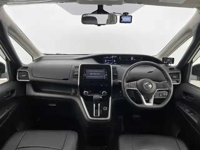 日産 セレナ ハイウェイスターVセレクションⅡ 大分県 2019(平31)年 3.4万km カシミヤグレージュ 純正ワイドナビ/ーBluetooth/ーDISC/ーフルセグTV/アラウンドビューモニター/両側パワースライドドア/セーフティパック/エマージェンシーブレーキ/後席フリップダウンモニター/パーキングアシスト/本革巻きステアリング/ステアリングリモコン/スーパーキャット/ドアバイザー/シートカバー/ドライブレコーダー/純正フロアマット/純正16インチアルミホイール/ＥＴＣ/スマートキー/プッシュスタート/パワーステアリング/パワーウィンドウ/電動格納ミラー/ＬＥＤヘッドライト