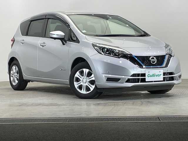 日産 ノート e－パワー B 栃木県 2020(令2)年 5万km ブリリアントシルバー 社外ナビ/（Bluetooth）/バックカメラ/全方位カメラ/エマージェンシーブレーキ/前後コーナーセンサー/ビルトインETC/禁煙車/オートライト/横滑り防止装置/スマートキー/プッシュスタート