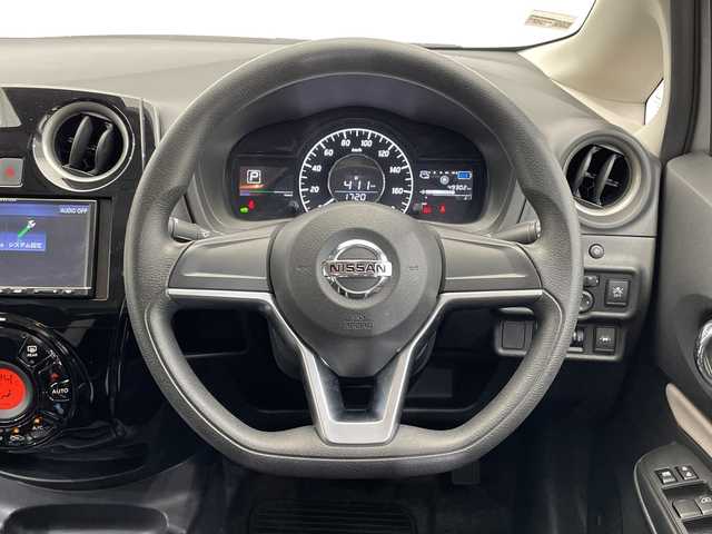 日産 ノート e－パワー B 栃木県 2020(令2)年 5万km ブリリアントシルバー 社外ナビ/（Bluetooth）/バックカメラ/全方位カメラ/エマージェンシーブレーキ/前後コーナーセンサー/ビルトインETC/禁煙車/オートライト/横滑り防止装置/スマートキー/プッシュスタート