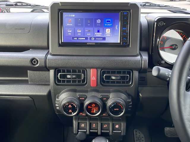 スズキ ジムニー XC 道東・釧路十勝 2024(令6)年 2.8万km シルキーシルバーメタリック 4WD/ナビ　MDV-D311W/(AM/FM/CD/DVD/BT)/ドライブレコーダー 前のみ/ETC/バックカメラ/シートヒーター　前席/純正16インチAW/社外フロアマット/背面タイヤ/ヘッドライトウォッシャー/フォグランプ/アイドリングストップ/クルーズコントロール 追従なし/コーナーセンサー　前後/レーンキープアシスト/ダウンヒルアシスト/オートライト/ライトレベライザー/盗難防止装置/ABS/横滑り防止装置