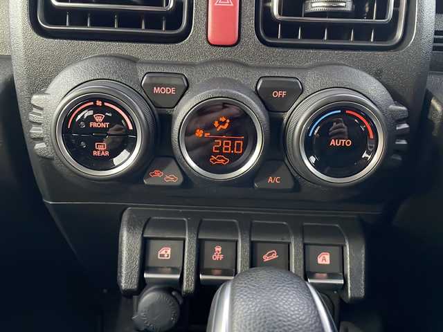 スズキ ジムニー XC 道東・釧路十勝 2024(令6)年 2.8万km シルキーシルバーメタリック 4WD/ナビ　MDV-D311W/(AM/FM/CD/DVD/BT)/ドライブレコーダー 前のみ/ETC/バックカメラ/シートヒーター　前席/純正16インチAW/社外フロアマット/背面タイヤ/ヘッドライトウォッシャー/フォグランプ/アイドリングストップ/クルーズコントロール 追従なし/コーナーセンサー　前後/レーンキープアシスト/ダウンヒルアシスト/オートライト/ライトレベライザー/盗難防止装置/ABS/横滑り防止装置