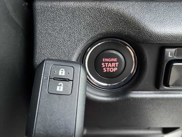 スズキ ジムニー XC 道東・釧路十勝 2024(令6)年 2.8万km シルキーシルバーメタリック 4WD/ナビ　MDV-D311W/(AM/FM/CD/DVD/BT)/ドライブレコーダー 前のみ/ETC/バックカメラ/シートヒーター　前席/純正16インチAW/社外フロアマット/背面タイヤ/ヘッドライトウォッシャー/フォグランプ/アイドリングストップ/クルーズコントロール 追従なし/コーナーセンサー　前後/レーンキープアシスト/ダウンヒルアシスト/オートライト/ライトレベライザー/盗難防止装置/ABS/横滑り防止装置